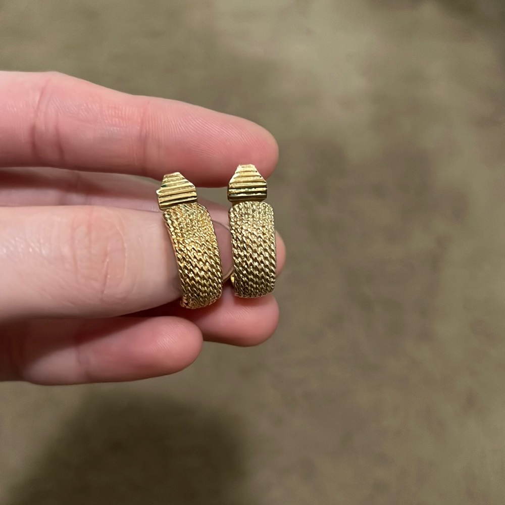 Women earrings